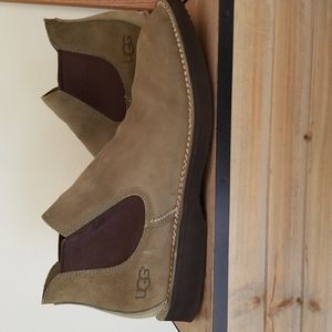 Ugg Chelsea boot